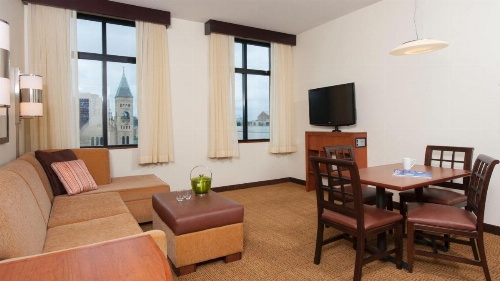 Hyatt Place Des Moines Downtown image 25